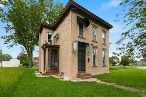 Photo of 613 E Lewis Street, Fort Wayne, IN 46802 (MLS # 202619144)