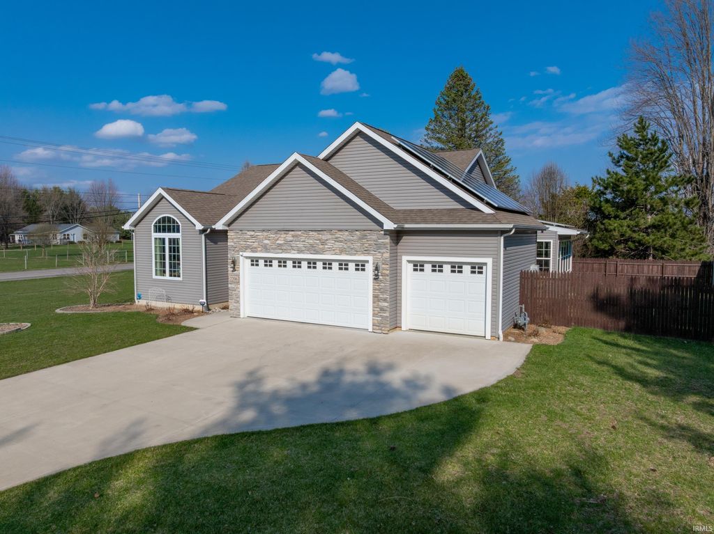 Photo of 2206 S Old Ditch Road, Warsaw, IN 46580 (MLS # 202611201)