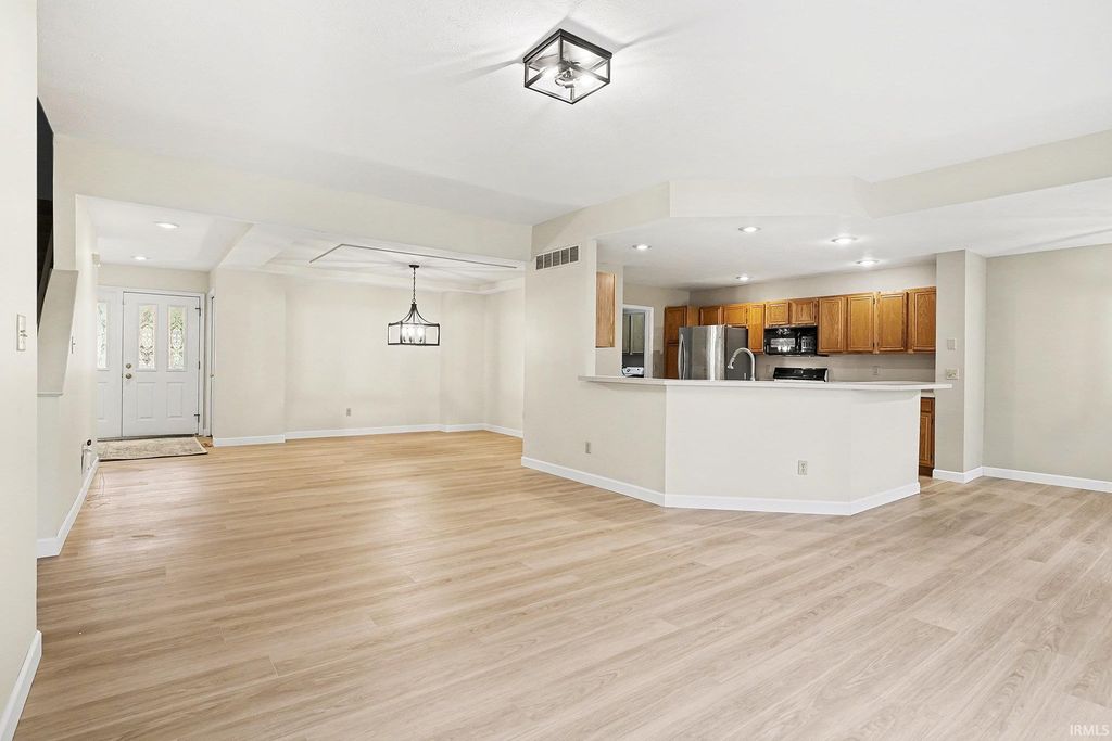 Photo of 1539 Stone Court, Elkhart, IN 46514 (MLS # 202549700)