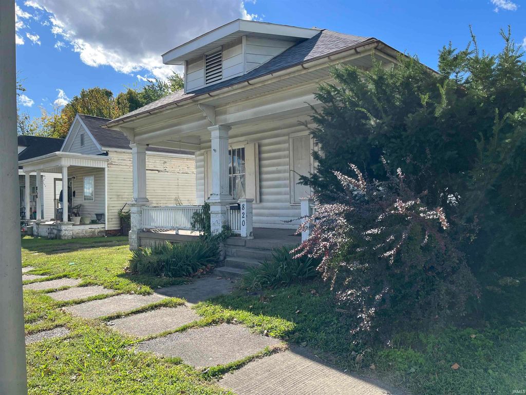 Photo of 820 N Garvin Street, Evansville, IN 47711 (MLS # 202543259)