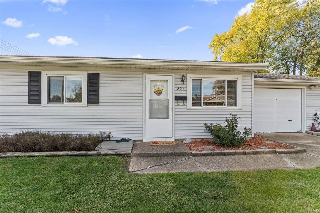 Photo of 223 S Delorenzi Avenue, Mishawaka, IN 46544 (MLS # 202543880)