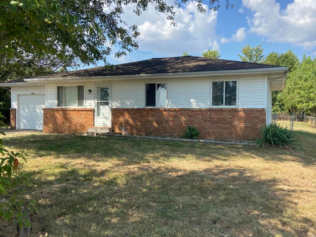Photo of 6608 E Baseline Road, Evansville, IN 47725 (MLS # 202538574)