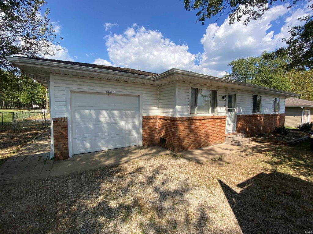 Photo of 6608 E Baseline Road, Evansville, IN 47725 (MLS # 202538574)