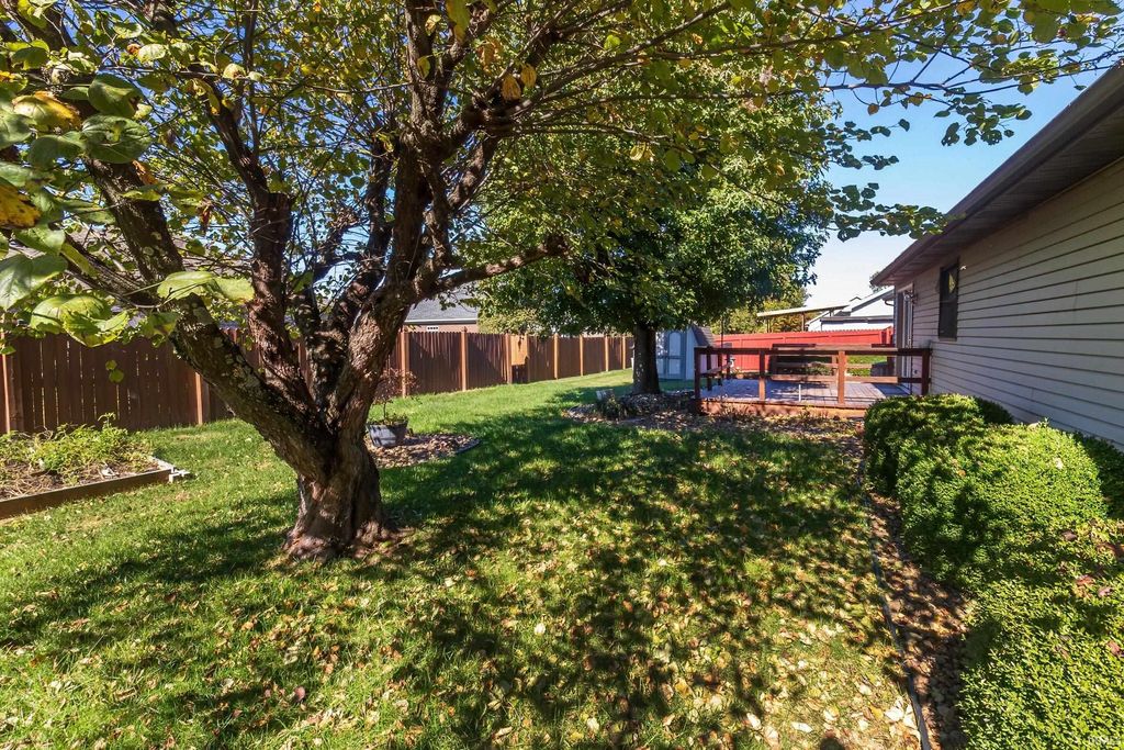 Photo of 6077 River Bluff Drive, Newburgh, IN 47630 (MLS # 202603362)