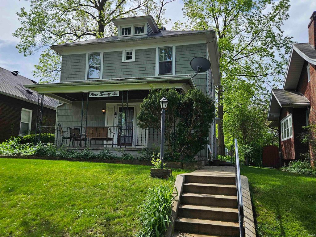 Photo of 926 E Victoria Street, South Bend, IN 46614 (MLS # 202616677)