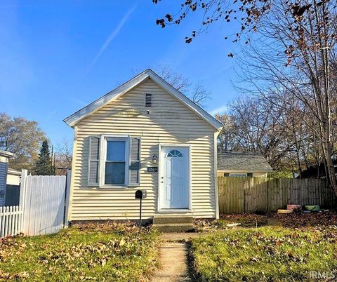 Photo of 1209 Wabash Avenue, Lafayette, IN 47905 (MLS # 202545814)