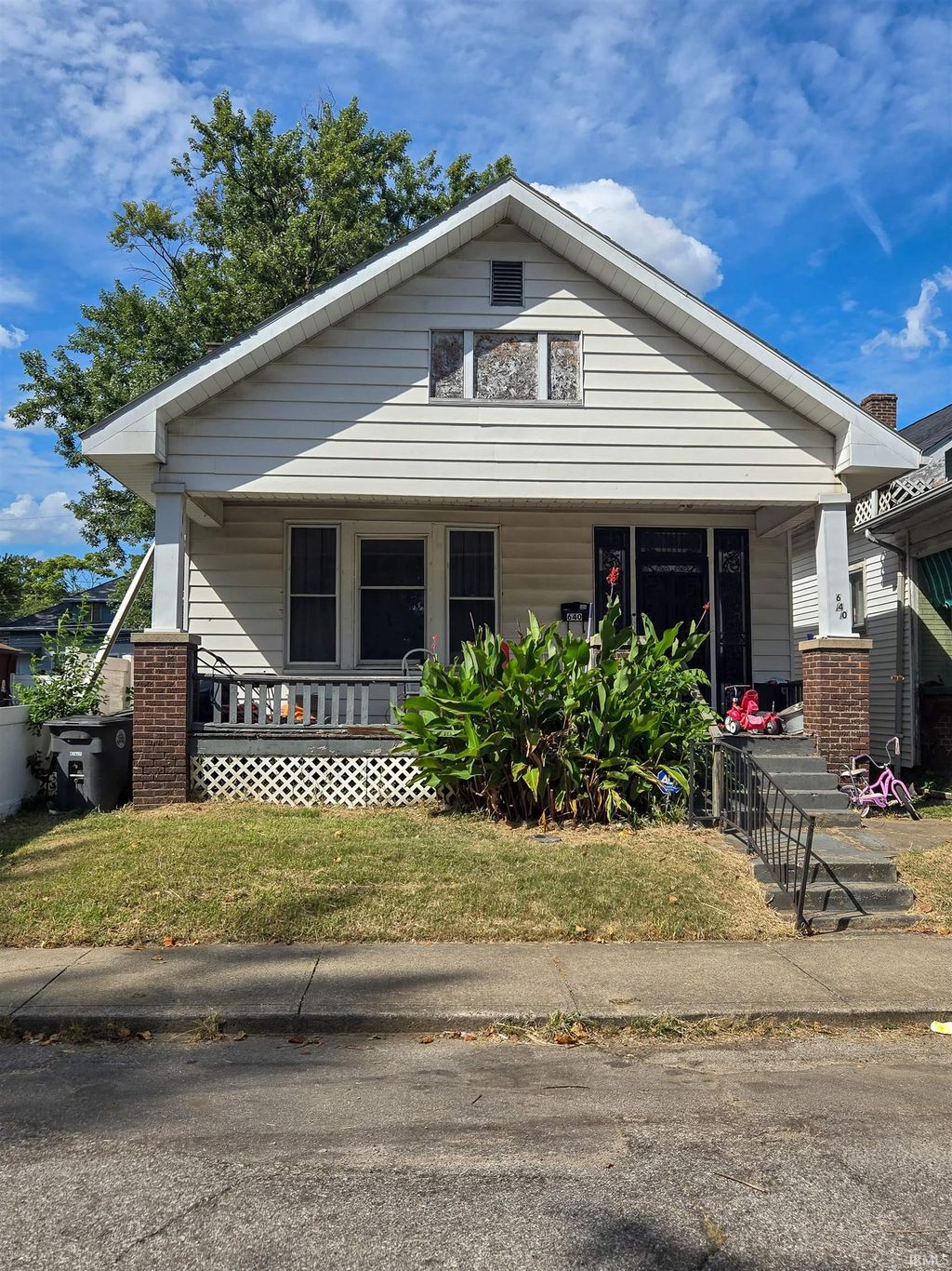 Photo of 640 Madison Avenue, Evansville, IN 47713 (MLS # 202603286)