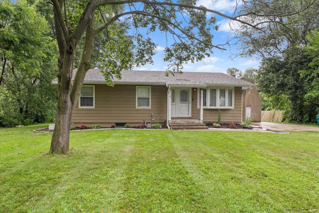 Photo of 29671 Carolina Avenue, Elkhart, IN 46516 (MLS # 202633118)