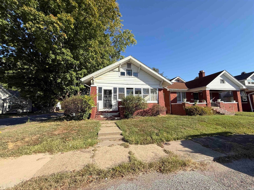 Photo of 602 Bayard Park Drive, Evansville, IN 47713 (MLS # 202642174)