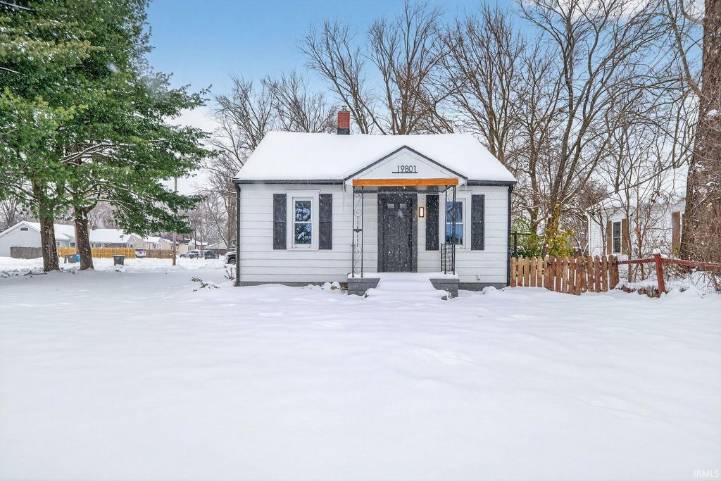 Photo of 19801 Greenacre Street, South Bend, IN 46637 (MLS # 202548053)