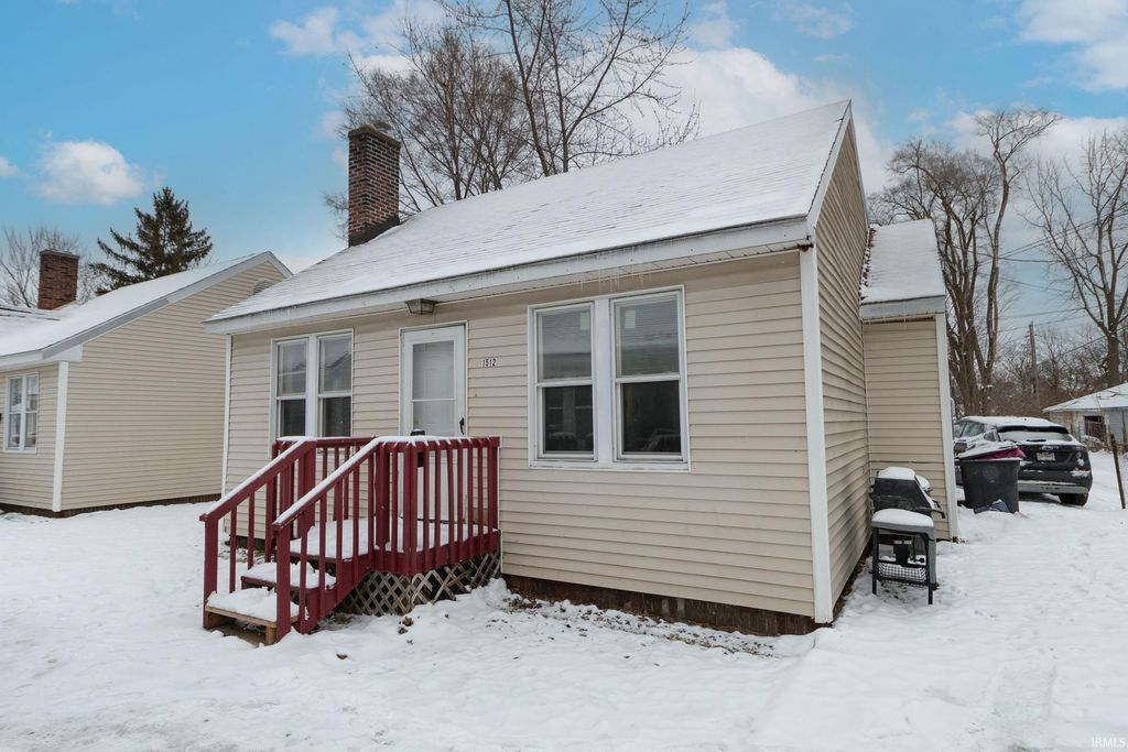 Photo of 1512 Hermosa Place, South Bend, IN 46613 (MLS # 202602655)