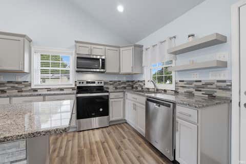 Tiny photo for 530 W Barber Street, Hartford City, IN 47348 (MLS # 202625428)