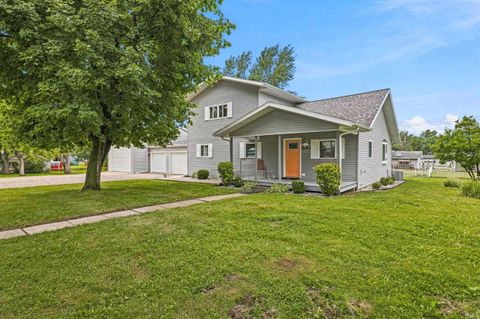 Photo of 530 W Barber Street, Hartford City, IN 47348 (MLS # 202625428)