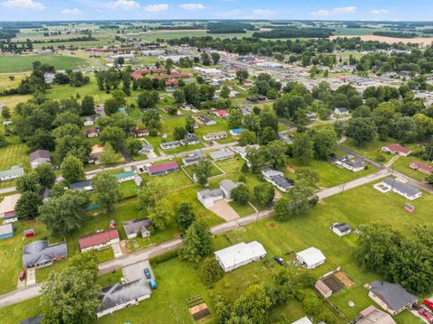 Tiny photo for 530 W Barber Street, Hartford City, IN 47348 (MLS # 202625428)