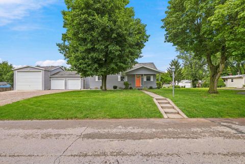 Tiny photo for 530 W Barber Street, Hartford City, IN 47348 (MLS # 202625428)