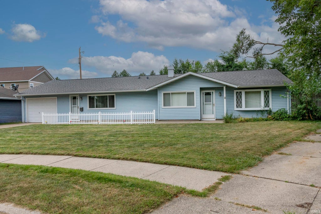 Photo of 929 SIMON Court, South Bend, IN 46615 (MLS # 202637902)