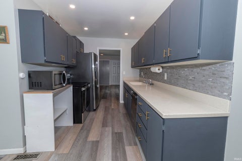 Tiny photo for 929 SIMON Court, South Bend, IN 46615 (MLS # 202637902)
