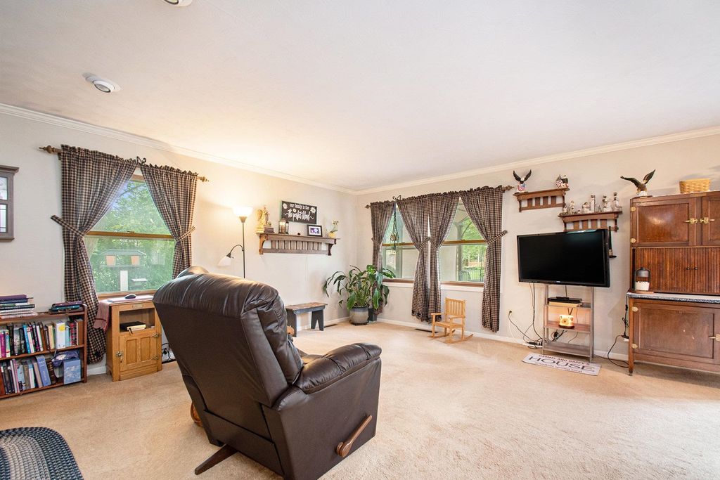 Photo of 1008 Beechwood Drive, Nappanee, IN 46550 (MLS # 202542105)