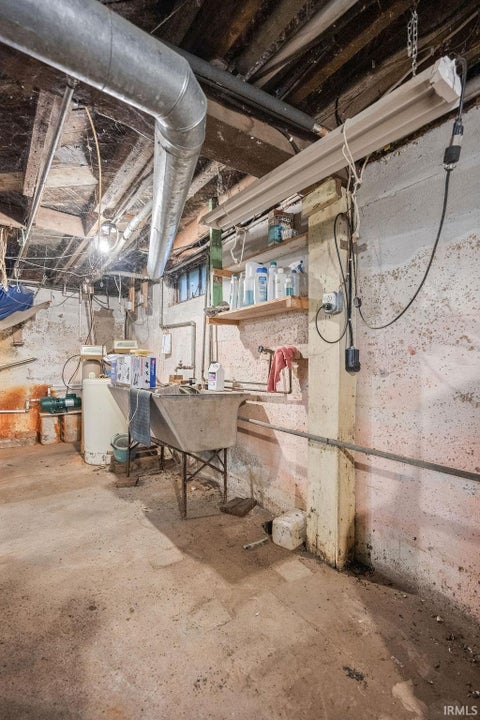 Tiny photo for 2365 W State Road 18 Road, Kokomo, IN 46901 (MLS # 202643804)