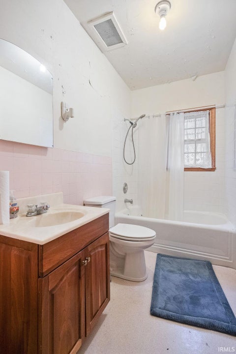 Tiny photo for 2365 W State Road 18 Road, Kokomo, IN 46901 (MLS # 202643804)