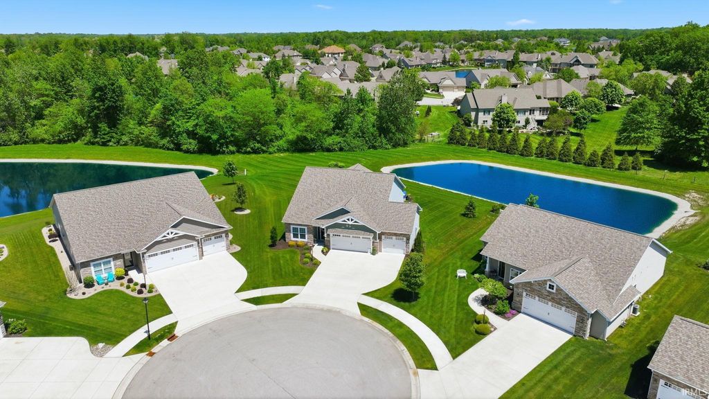Photo of 15588 Verano Place, Fort Wayne, IN 46845 (MLS # 202619866)