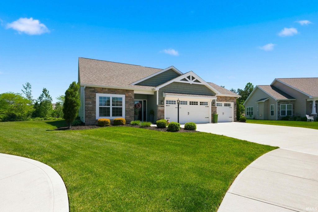 Photo of 15588 Verano Place, Fort Wayne, IN 46845 (MLS # 202619866)