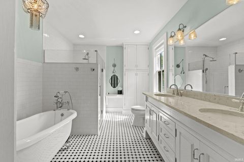 Tiny photo for 1336 W Washington Boulevard, Fort Wayne, IN 46802 (MLS # 202545484)