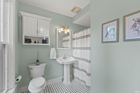 Tiny photo for 1336 W Washington Boulevard, Fort Wayne, IN 46802 (MLS # 202545484)