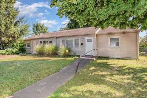 Photo of 430 S 26Th Street, South Bend, IN 46615 (MLS # 202539710)