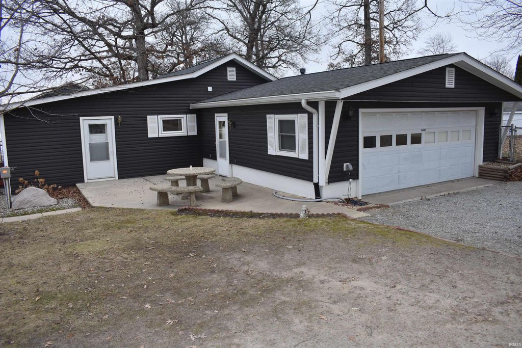 Photo of 3097 E Stahl Road, Monon, IN 47959 (MLS # 202605850)