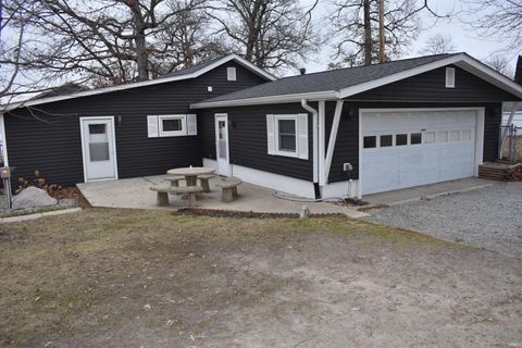 Photo of 3097 E Stahl Road, Monon, IN 47959 (MLS # 202605850)