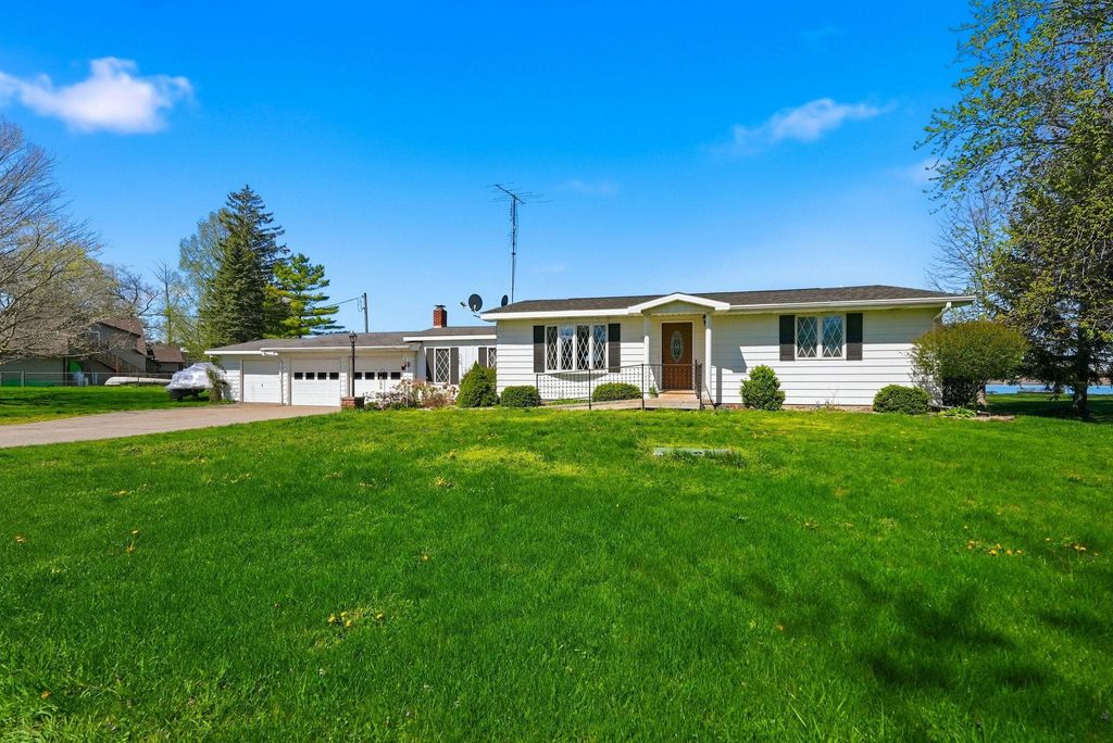 Photo of 195 N 1075 W, Angola, IN 46703 (MLS # 202613686)