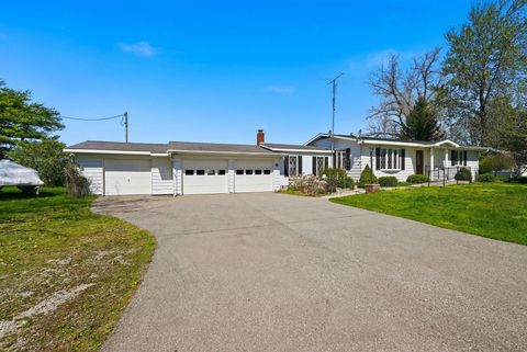 Photo of 195 N 1075 W, Angola, IN 46703 (MLS # 202613686)