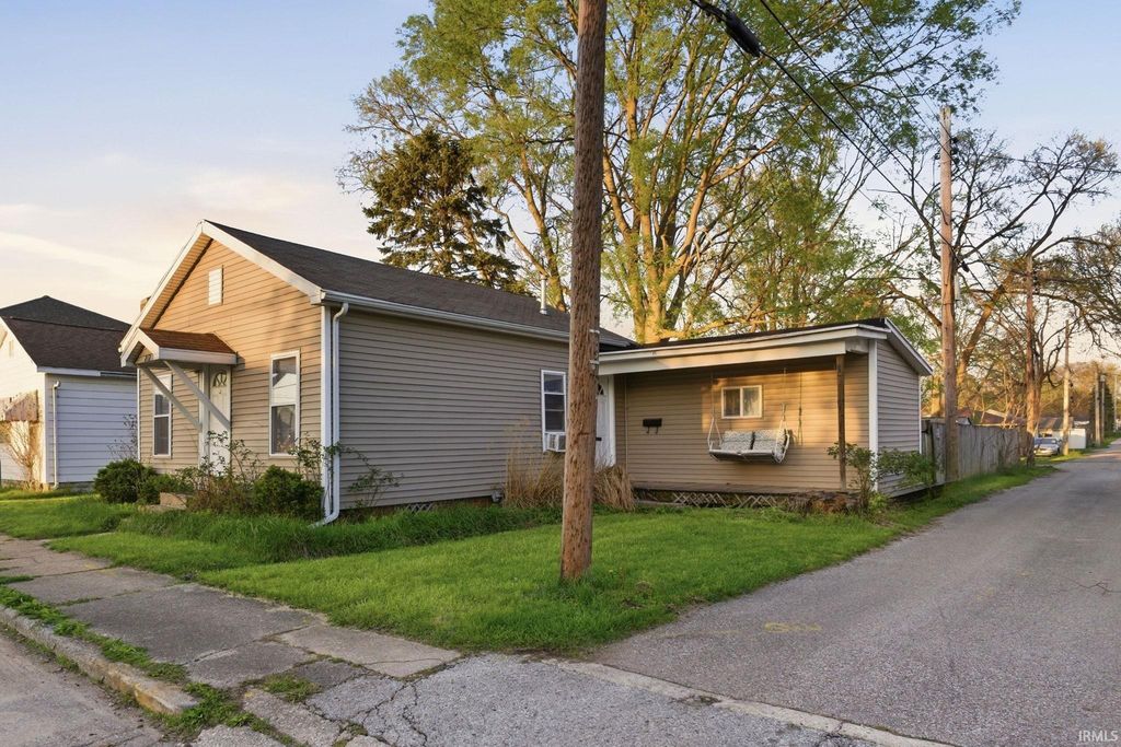 Photo of 212 Union Street, Mishawaka, IN 46544 (MLS # 202614368)