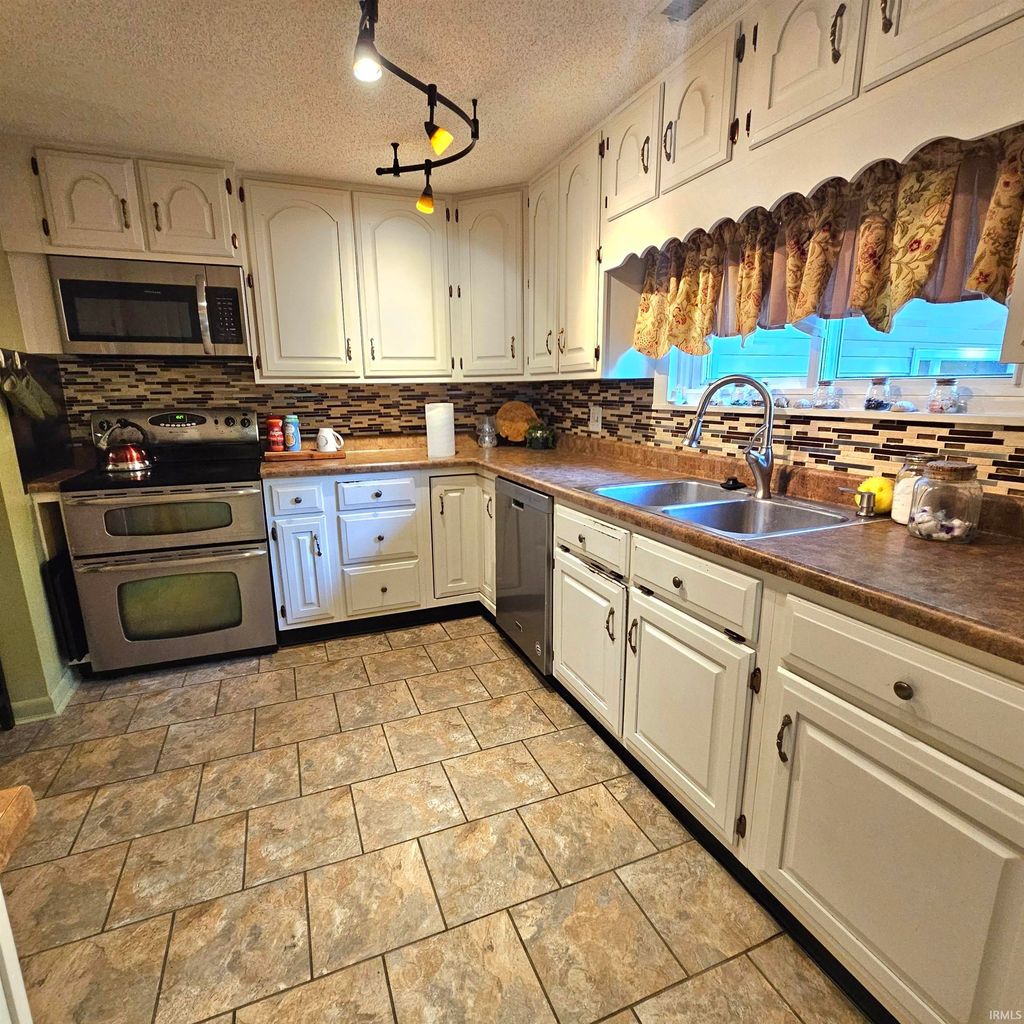 Photo of 507 N Us Highway 231 Highway, Spencer, IN 47460 (MLS # 202537797)