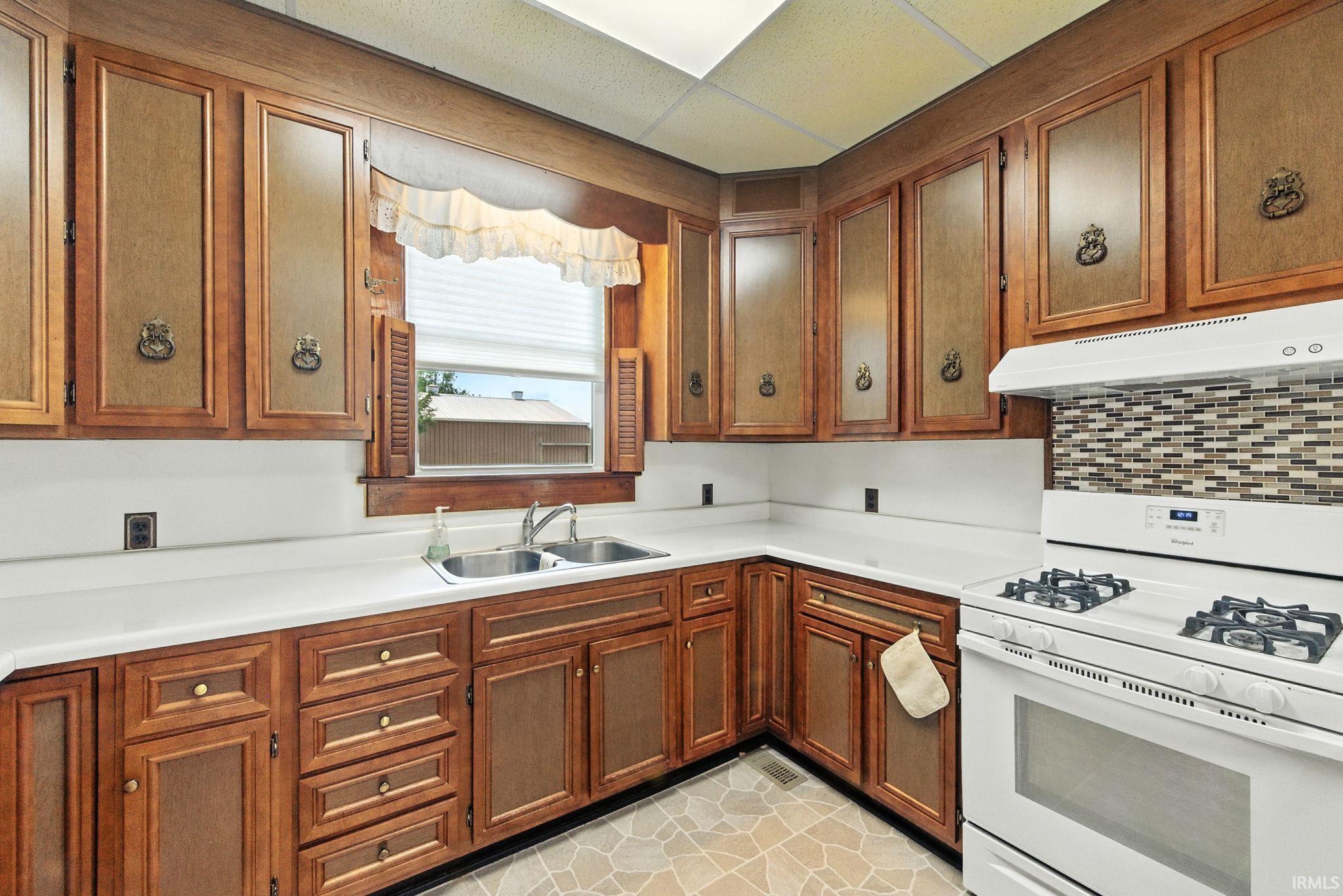 Mulberry, Indiana 46058, United States, 5 Bedrooms Bedrooms, ,2 BathroomsBathrooms,Residential,Active,202067