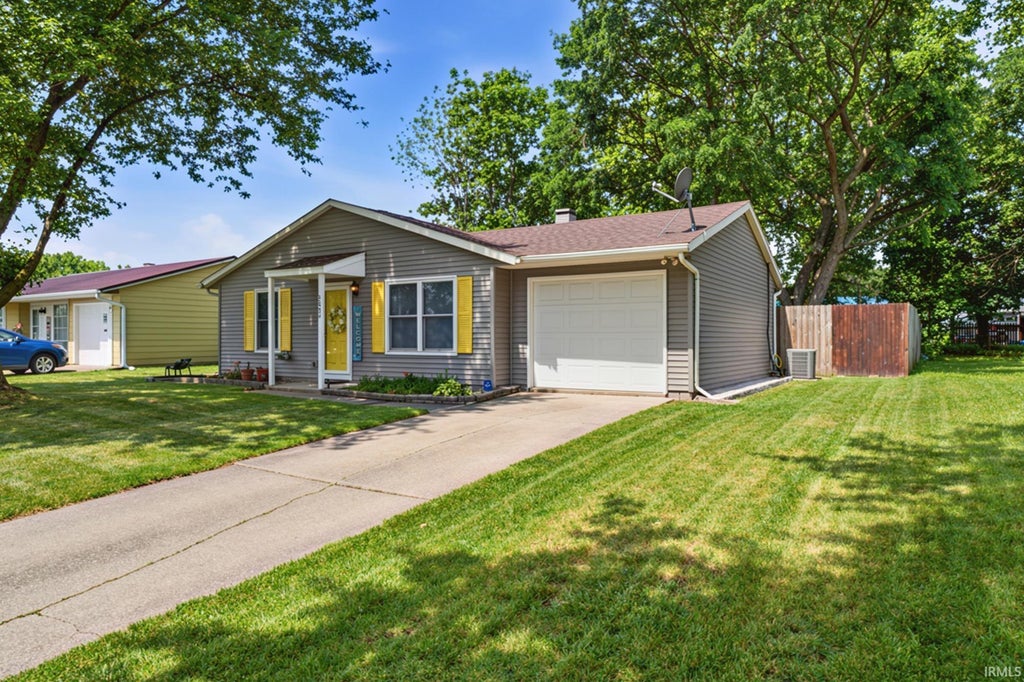 Photo of 9002 Hemphill Drive, Fort Wayne, IN 46819 (MLS # 202623116)
