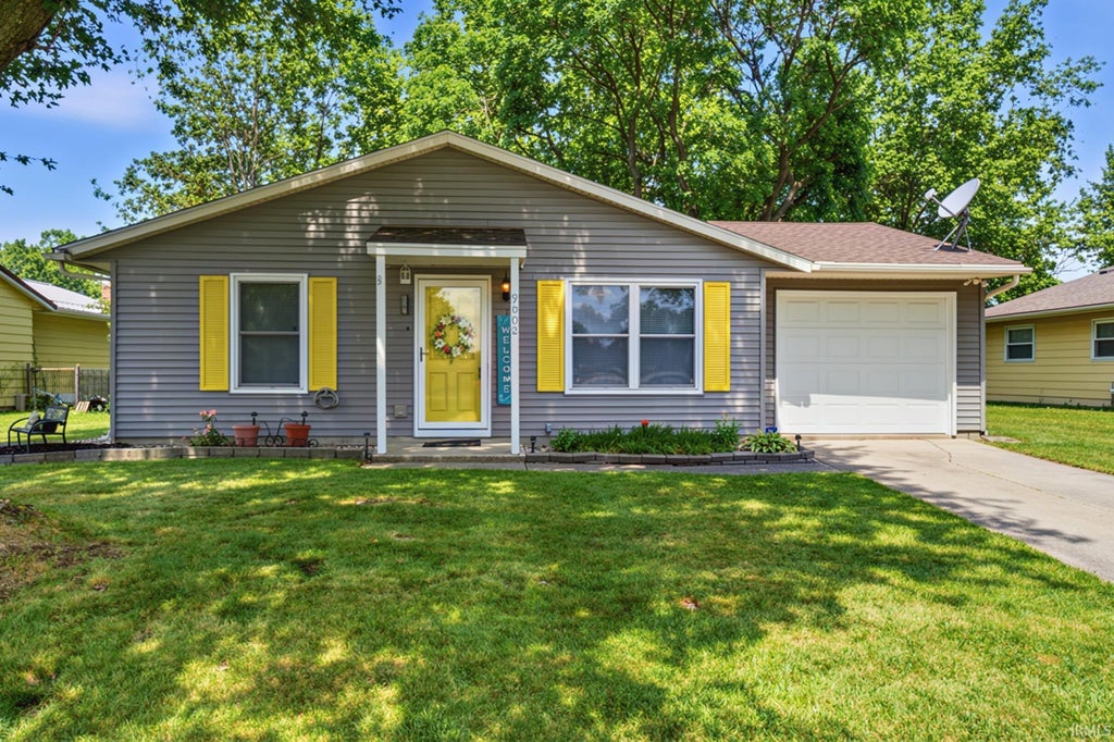 Photo of 9002 Hemphill Drive, Fort Wayne, IN 46819 (MLS # 202623116)