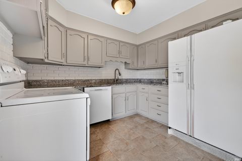 Tiny photo for 1613 AUGUSTA Court, Kokomo, IN 46902 (MLS # 202618280)