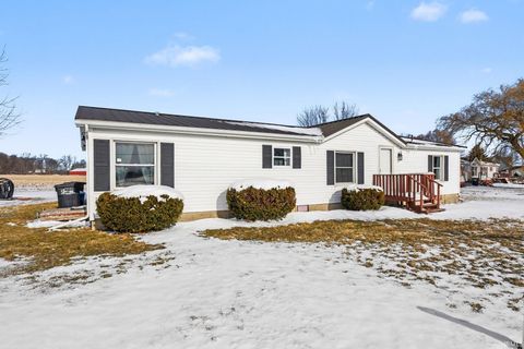 Photo of 4185 State Road 5 Road, Cromwell, IN 46732 (MLS # 202606009)