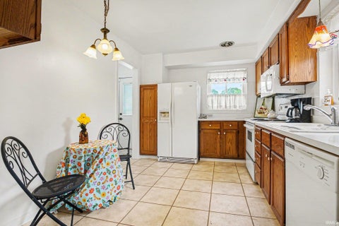 Tiny photo for 1821 Rockne Drive, South Bend, IN 46617 (MLS # 202619358)