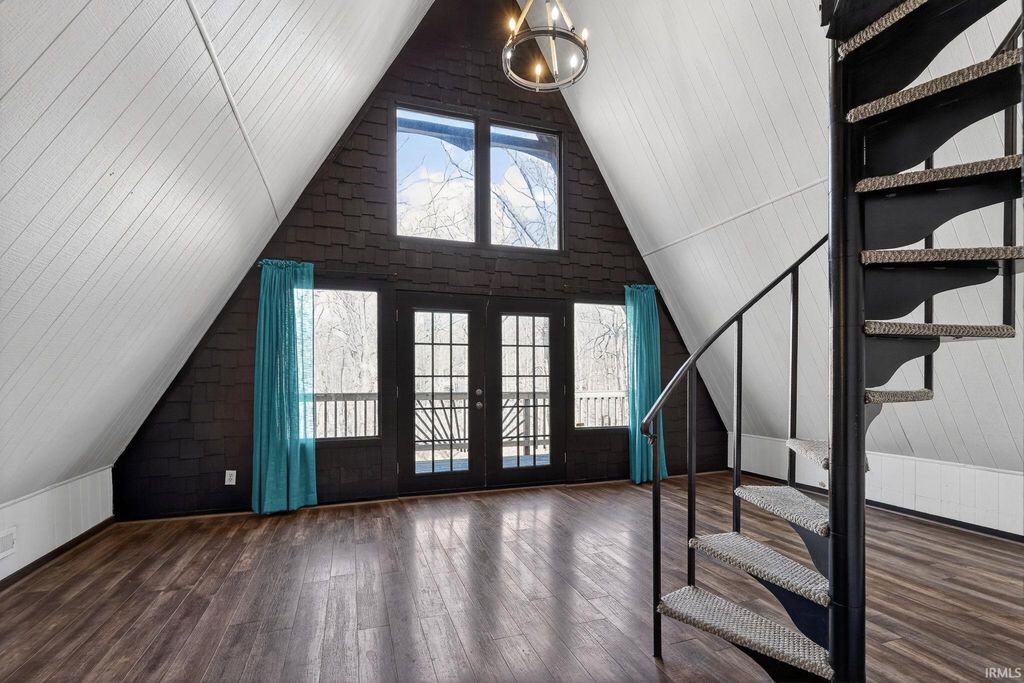 Photo of 4523 E Parkwood Drive, Martinsville, IN 46151 (MLS # 202609253)