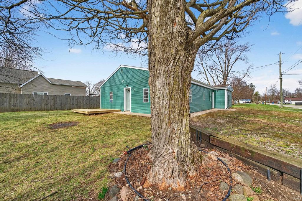 Photo of 600 W 11TH Street, Jonesboro, IN 46938 (MLS # 202609388)