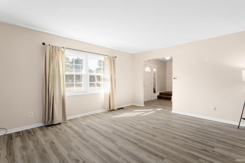 Tiny photo for 412 E Hively Avenue, Elkhart, IN 46517 (MLS # 202639825)