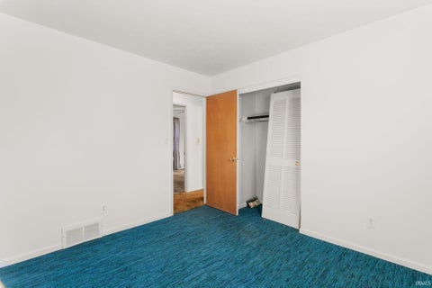 Tiny photo for 412 E Hively Avenue, Elkhart, IN 46517 (MLS # 202639825)