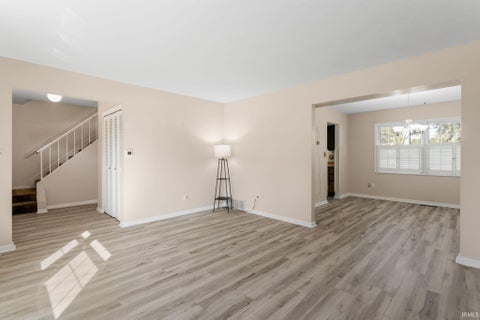 Tiny photo for 412 E Hively Avenue, Elkhart, IN 46517 (MLS # 202639825)