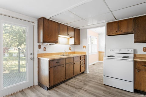 Tiny photo for 412 E Hively Avenue, Elkhart, IN 46517 (MLS # 202639825)