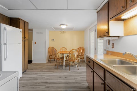 Tiny photo for 412 E Hively Avenue, Elkhart, IN 46517 (MLS # 202639825)