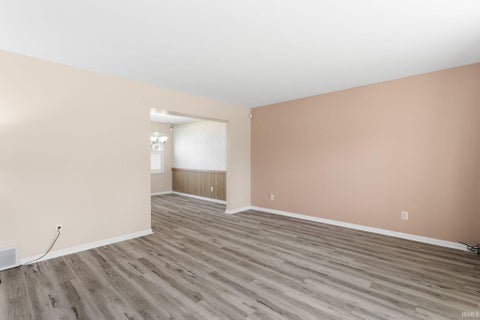 Tiny photo for 412 E Hively Avenue, Elkhart, IN 46517 (MLS # 202639825)