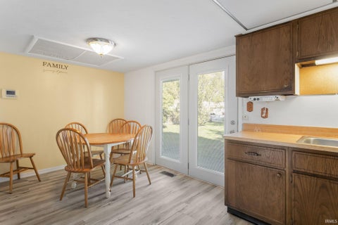Tiny photo for 412 E Hively Avenue, Elkhart, IN 46517 (MLS # 202639825)